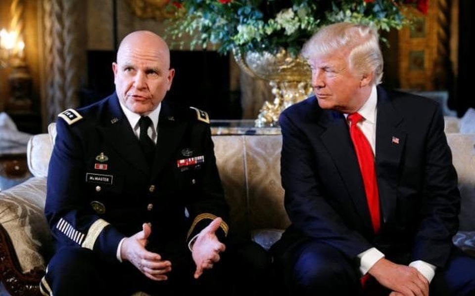 Ai tháp tùng Tổng thống Trump công du châu Á? - 2
Cố vấn an ninh quốc gia Mỹ H.R McMaster (trái) - Ảnh: Reuters