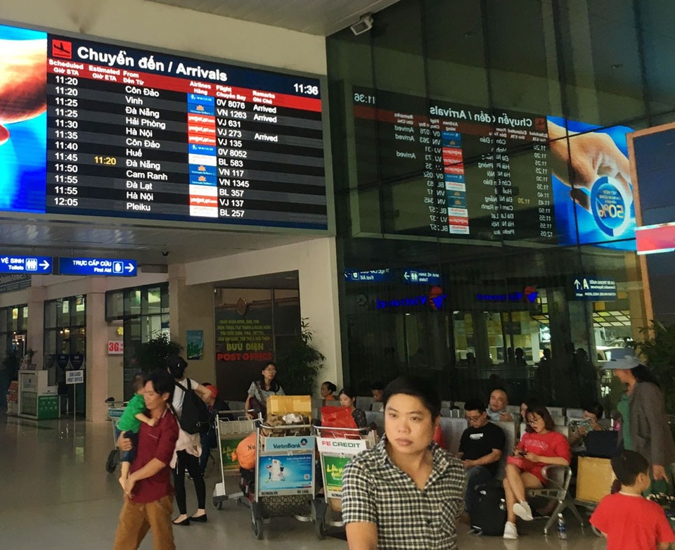 Cục Hàng không cảnh báo nạn “cò” vé máy bay dịp Tết - 1 Bảng thông tin chuyến bay tại Tân Sơn Nhất - TPHCM