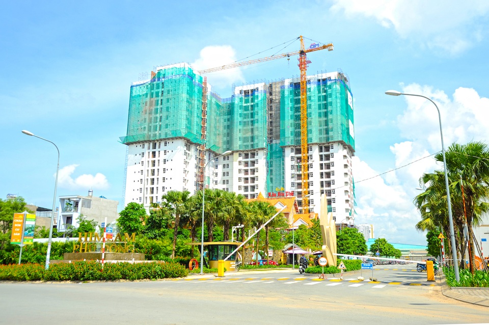 Phân khúc căn hộ tầm trung "bứt tốc" cuối năm - 2 Hiện mức giá của sản phẩm đất nền tại khu dân cư bán biệt lập Him Lam Phú Đông đang dao động trong mức 2,8 – 4,5 tỷ đồng, tăng hơn 50% so với thời điểm ban đầu