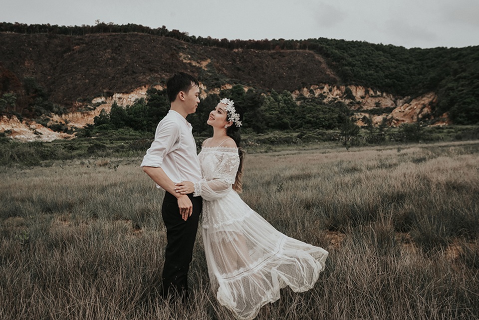 Mối tình bình dị của cặp đôi yêu xa hai đầu đất nước - 9 Kiệm lời nhưng hành động của Huy lại luôn khiến Hạ cảm thấy an tâm vì sự chu đáo, tin tưởng. “Chúng mình đến với nhau từ những gì đơn giản nhất và yêu nhau cũng từ những thứ đơn giản đó”, cô gái 9X cho hay.