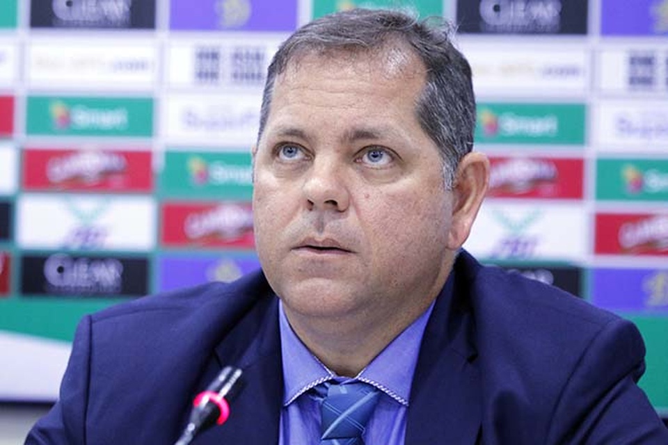 HLV tuyển Campuchia: “Đừng ví cầu thủ của tôi với Ronaldo hay Messi” - 1 HLV Leonardo Vitorino tự tin về cơ hội Campuchia đánh bại đội tuyển Việt Nam