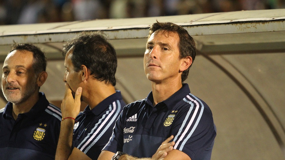 HLV U20 Argentina: “U20 Việt Nam còn kém xa các đối thủ tại World Cup” - 1 HLV Claudio Ubeda (bìa phải) - ảnh: Trọng Vũ