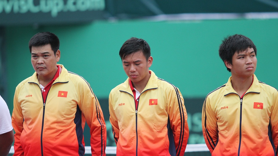 Quần vợt Việt Nam thua Hong Kong tại Davis Cup: Thất bại về chiến thuật - 1 Vai trò của HLV Trương Quốc Bảo (bìa trái) với đội tuyển quần vợt Việt Nam là quá mờ nhạt (ảnh: Trọng Vũ)