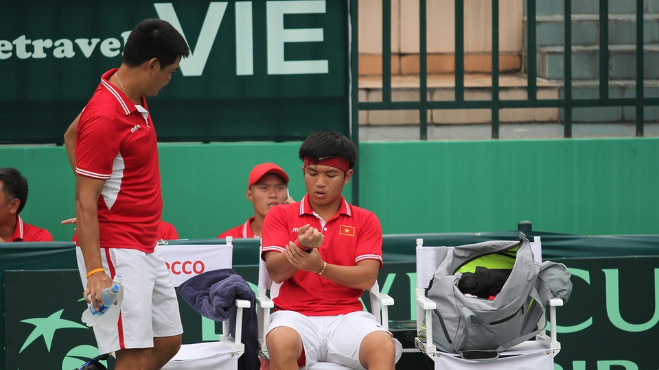 Quần vợt Việt Nam thua Hong Kong tại Davis Cup: Thất bại về chiến thuật - 2 Ông Bảo hầu như không có sự điều chỉnh thích hợp trong từng trận đấu cụ thể, theo từng diễn biến của giải (ảnh: Trọng Vũ)