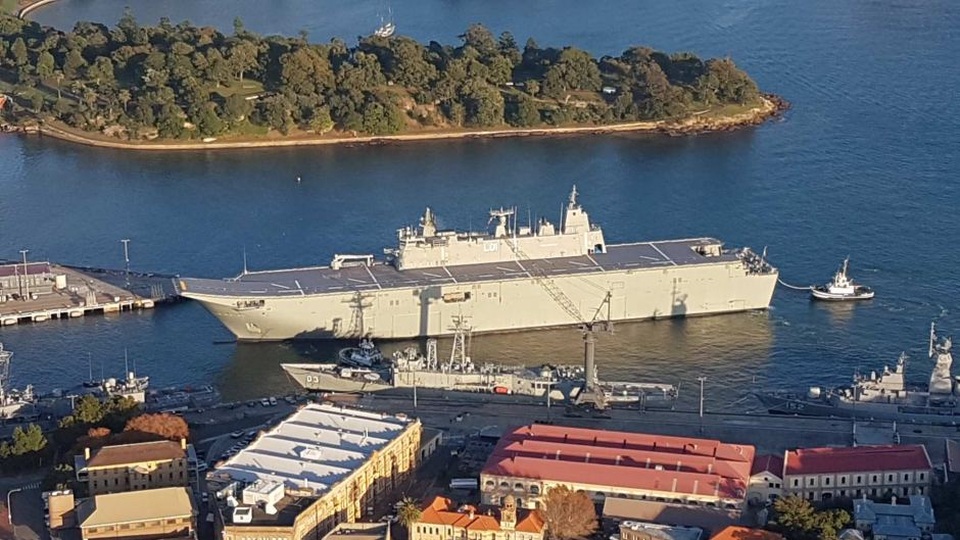 Hai tàu chiến "khủng" trị giá 3 tỷ USD của Australia gặp sự cố liên tiếp - 1
Do sự cố, tàu HMAS Adelaide sẽ không thể tham gia tập trận với Mỹ vào tháng 6 tới (Ảnh: ABC News)