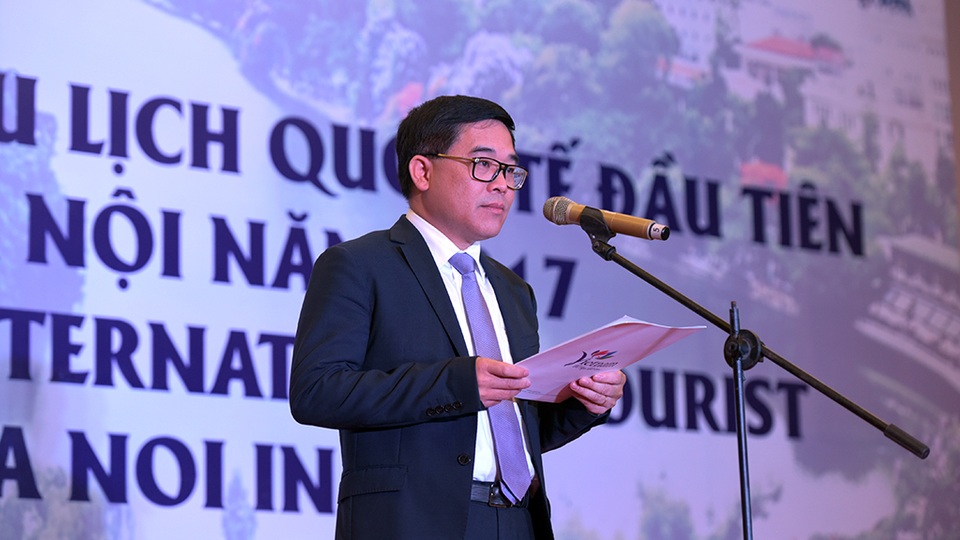 Ông Nguyễn Thiện Nhân chào đón vị khách quốc tế đầu tiên đến Thủ đô năm 2017 - 3 Giám đốc Sở Du lịch Hà Nội Đỗ Đình Hồng khẳng định: “Nhiều tạp chí du lịch hàng đầu đã bình chọn Hà Nội là một trong 10 điểm du lịch hấp dẫn nhất châu Á và thế giới.