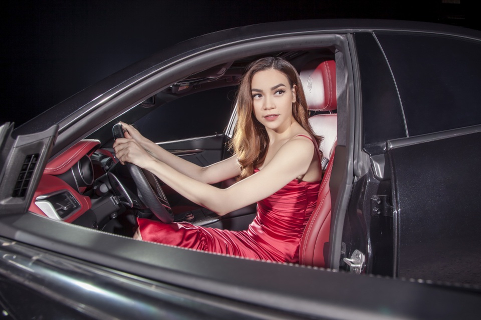 Maserati Ghibli - Lựa chọn đẳng cấp của Hồ Ngọc Hà - 5 Maserati Ghibli - Lựa chọn đẳng cấp của Hồ Ngọc Hà - 5