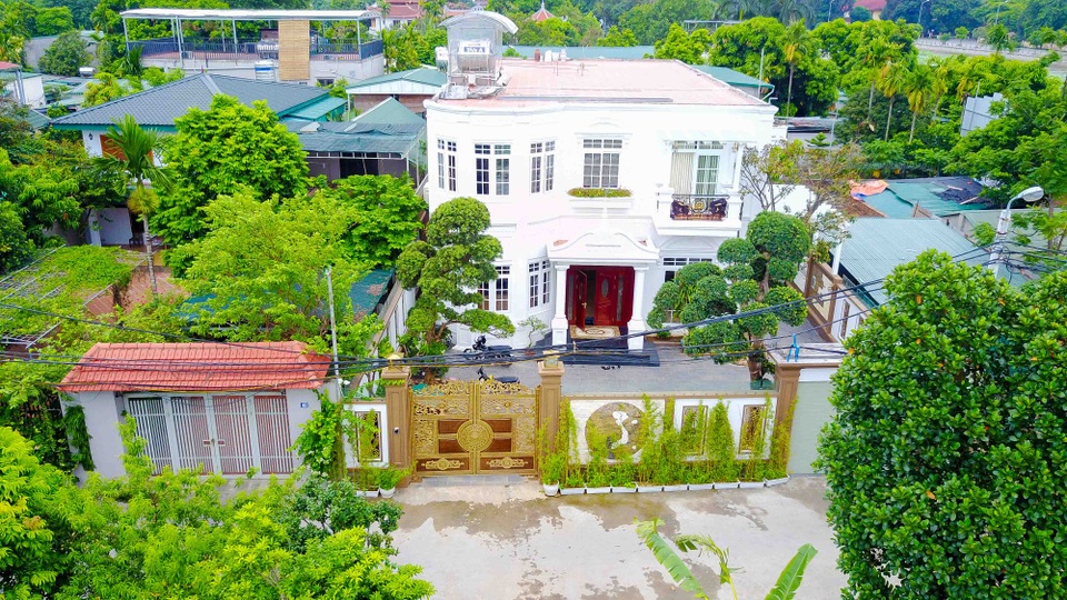 Hình ảnh những biệt thự, nhà vườn ở khu vực Đầm Trị Hồ Tây - 4
Theo lãnh đạo phường Quảng An, khu vực hồ Đầm Trị không chỉ có đất nông nghiệp mà có cả đất ở xen kẽ. Do vậy, phường này phải phối hợp với cơ quan chức năng để rà soát từng khu vực.