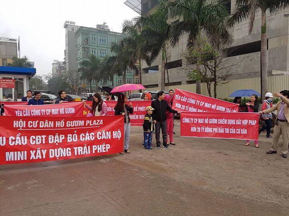 Cư dân Hồ Gươm Plaza đã nhiều lần xuống đường phản đối chủ đầu tư.