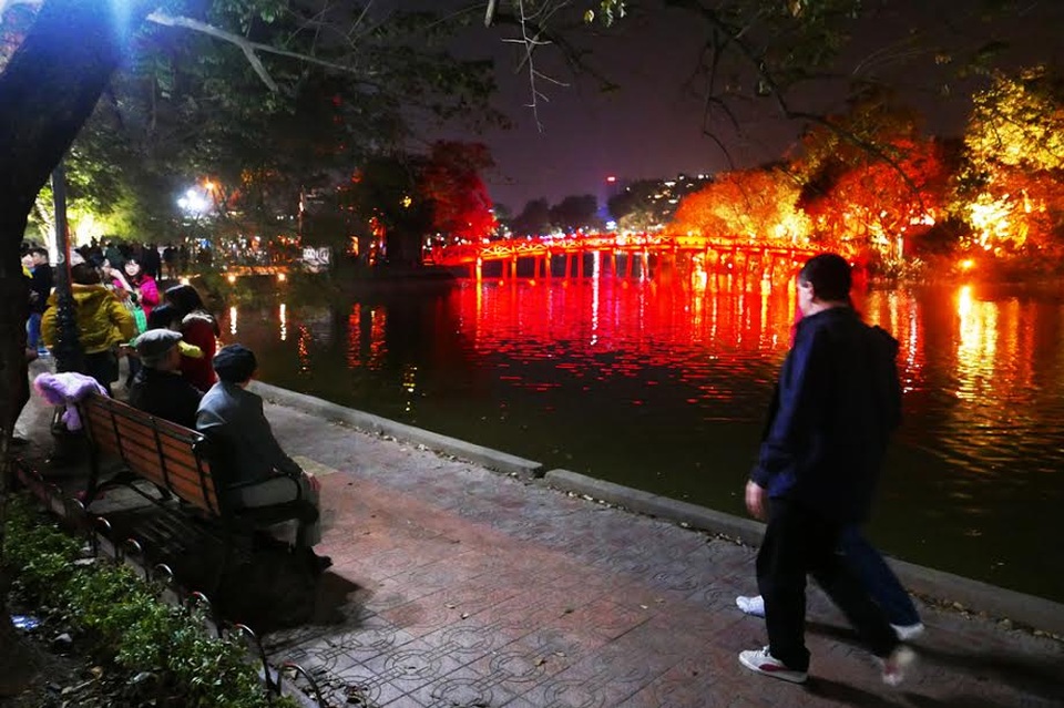 Người dân cả nước hân hoan trong phút giao thừa - 78 Người dân cả nước hân hoan trong phút giao thừa - 78