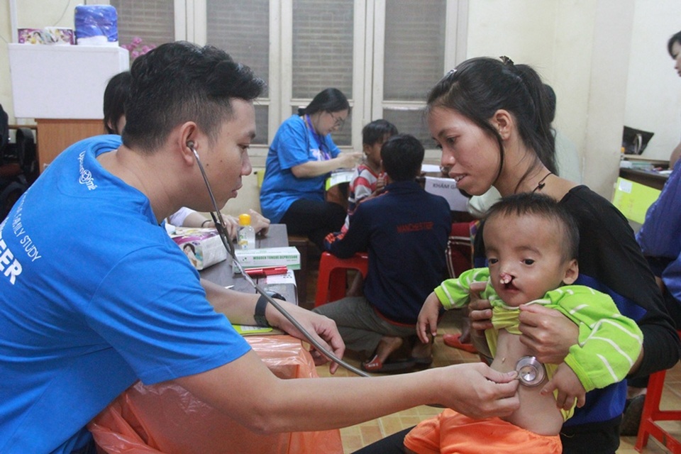 Khám, phẫu thuật hở hàm ếch cho đồng bào các dân tộc Tây Nguyên - 2 Trẻ em bị dị tật có cơ hội tìm lại nụ cười