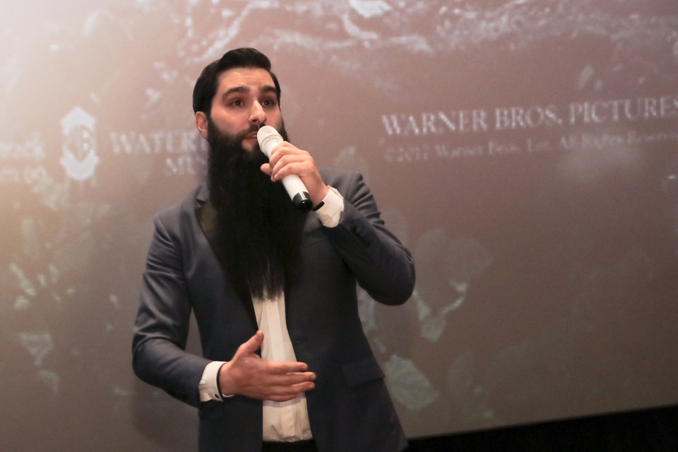 Hồ Ngọc Hà được đạo diễn Jordan Vogt-Roberts dành cho cái ôm thắm thiết - 6