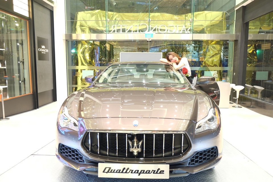 Hồ Ngọc Hà “phải lòng” Maserati Quattroporte - 4