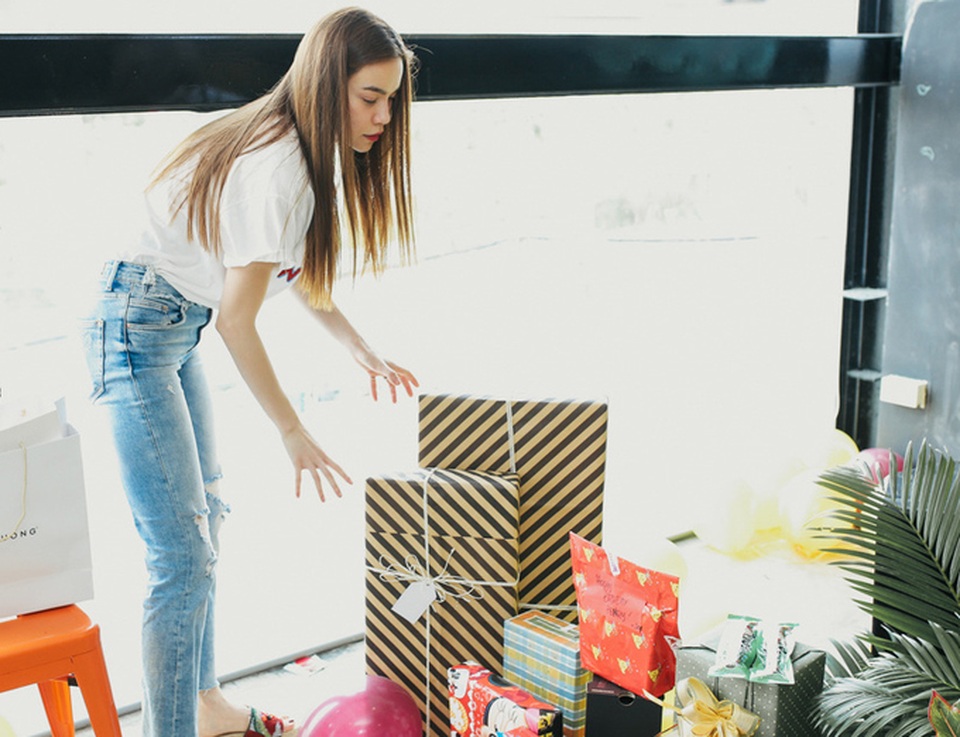 Hà Hồ - Quốc Cường tái hợp làm sinh nhật cho con trai Subeo - 2 Hà Hồ cùng người em thân thiết Lý Quý Khánh tự mình trang trí không gian tiệc.