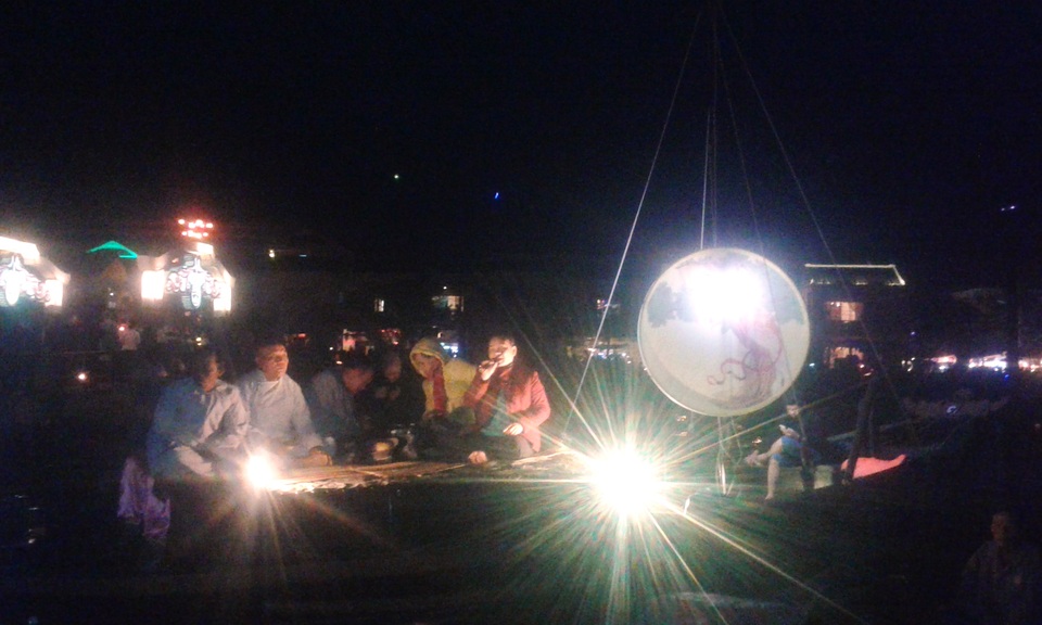 Du khách đổ về Hội An khai hội Nguyên Tiêu - 8 Hát hò Quảng