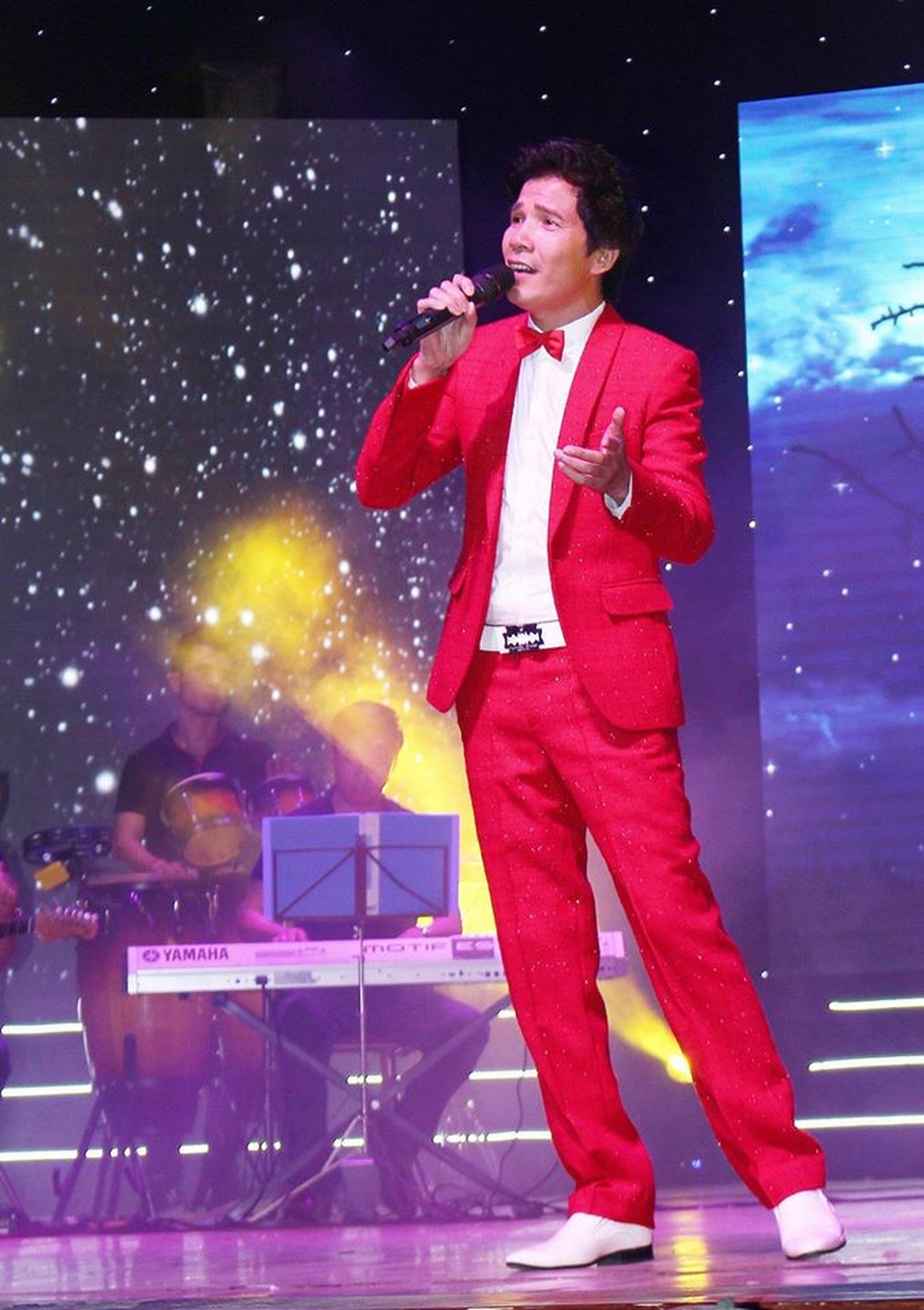 “Bolero khiến người ta thụt lùi hay Tùng Dương đang bị thụt lùi?” - 3 Ca sĩ Hồ Quang 8.