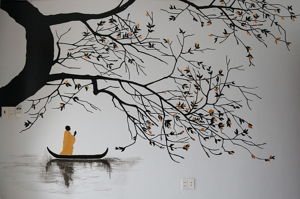 Cận cảnh "chốn đi về" đẹp lung linh của Hồ Quang Hiếu - 17 Bức tranh trong phòng thờ cũng được vẽ mang hình ảnh phật giáo, nhẹ nhàng và tươi sáng.