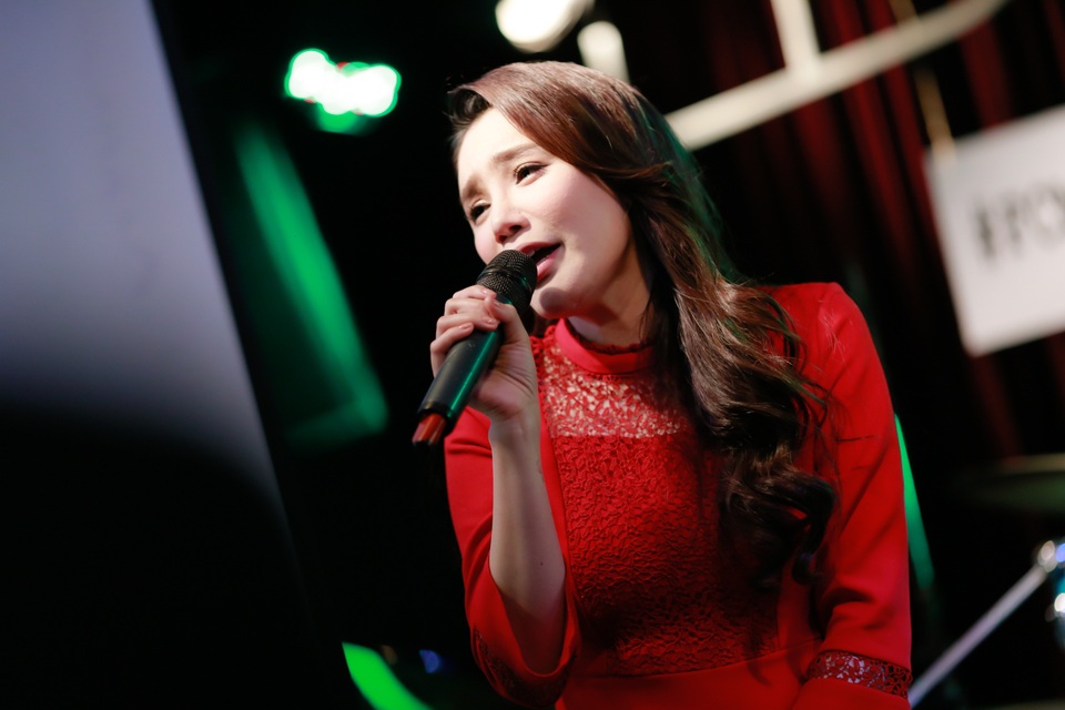 Nữ ca sĩ chia sẻ nhiều câu chuyện đời, chuyện nghề.