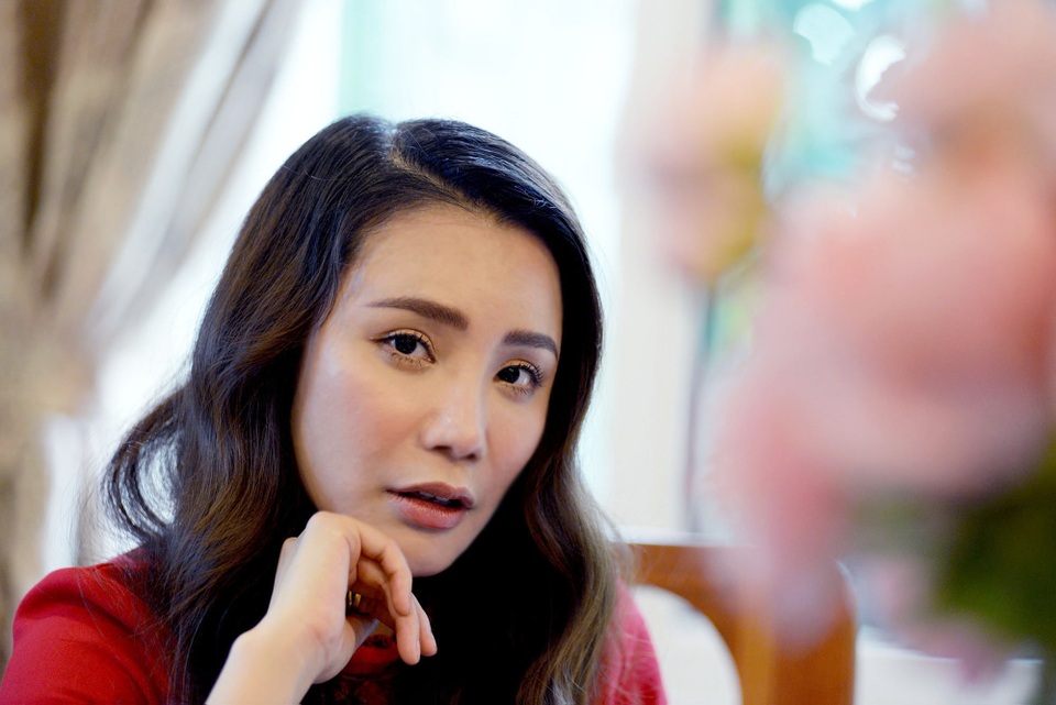 Hồ Quỳnh Hương: “Khó lấy chồng vì chưa tìm được người hợp mình” - 2 Những câu hỏi khiến mọi người thắc mắc xoay quanh chuyện phẫu thuật thẩm mỹ được nữ ca sĩ chia sẻ rất chân thành.