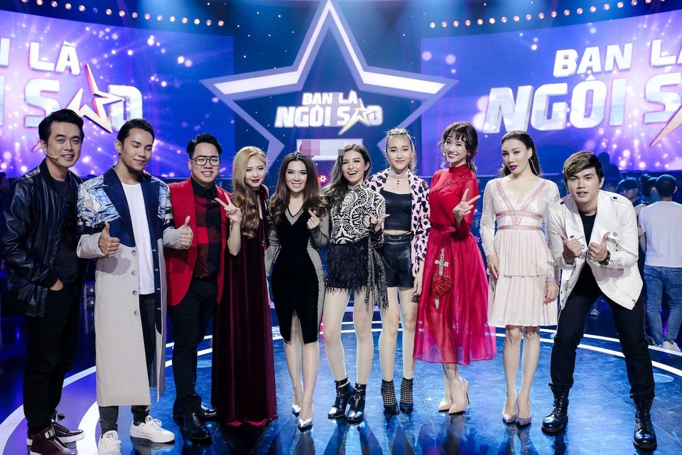 Trong phần thi của Kim Trang - Phương Duy, Hồ Quỳnh Hương một lần nữa bình chọn cho thí sinh nam. Cô nhận xét về Kim Trang: “Em còn rụt rè quá, phải tự tin, chuyên nghiệp nữa lên”. Ngay sau đó, Hồ Quỳnh Hương tiến thẳng lên sân khấu để thị phạm. Cô thể hiện những hành động tương tác tự tin, dứt khoác cùng bạn diễn nam. Hari Won nhận xét thí sinh Phương Duy là soái ca trong trường học còn Dương Khắc Linh là đàn ông chín chắn. Hồ Quỳnh Hương nhận được tràng pháo tay của khán giả sau câu nói: “Hương không đánh giá giống như Hari Won. Người có chồng khác là lớn rồi. Hương còn trẻ, Hương không nhìn được ai đứng đắn hay đen tối”.