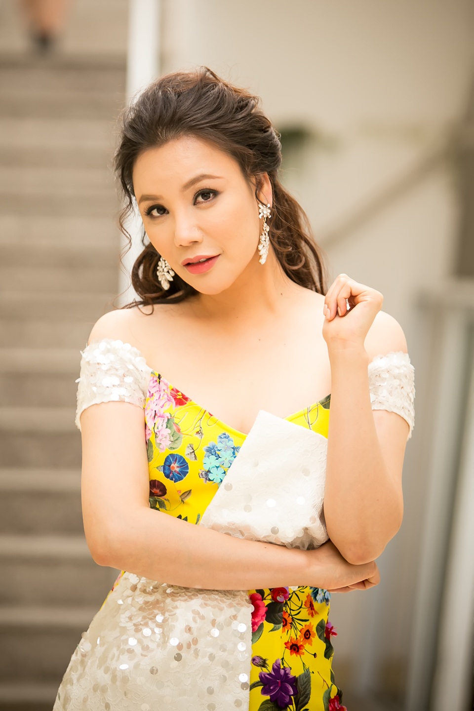 Hồ Quỳnh Hương, Tùng Dương “làm hòa” sau “chiến tranh” ở X-factor - 6 Cô nghẹn ngào cho biết: “Cũng 5, 6 năm rồi Hương không còn hát, nhưng mọi người vẫn nhớ Hương”. Cô tâm sự, những khán giả còn theo dõi cô đến hiện tại chính là những tri kỷ của cô. Do đó, cô sẽ làm tất cả để được phụng sự và hát cho những khán giả đó.