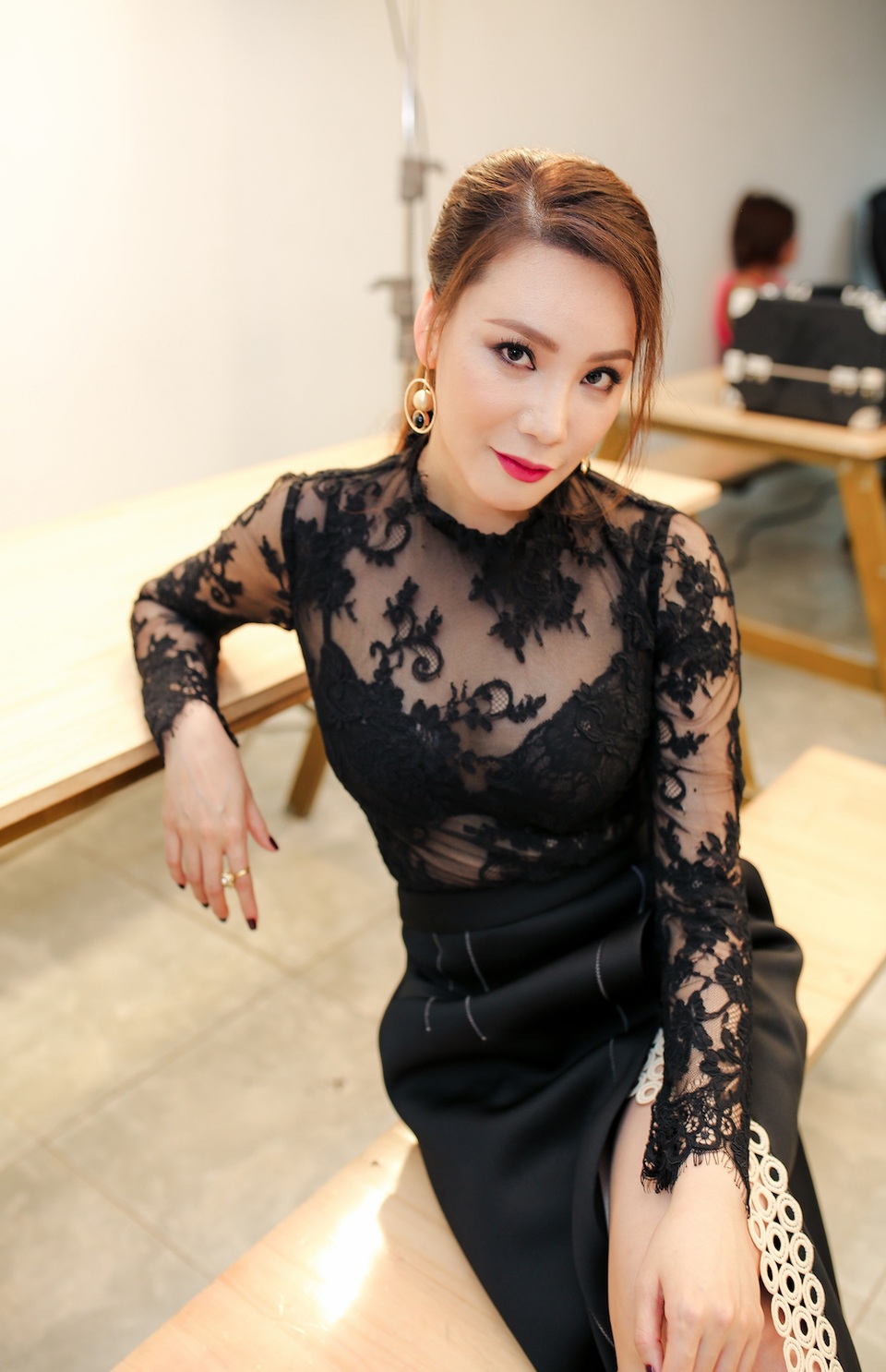 Hồ Quỳnh Hương chê thí sinh Hà Hồ từng khen "người showbiz đang tìm kiếm" - 3 Đến với buổi ghi hình trực tiếp tuần này, Hồ Quỳnh Hương bất ngờ chọn hình ảnh cá tính và quyến rũ.