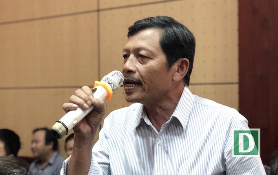 Bí thư Đà Nẵng trả lời câu hỏi “khó” của cử tri về Chủ tịch Huỳnh Đức Thơ - 2
Cử tri Hồ Thế Phấn nêu câu hỏi về ông Huỳnh Đức Thơ