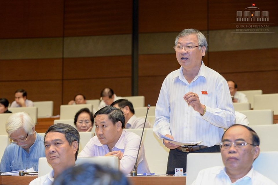 Đại biểu Quốc hội nghi vụ việc bị “chìm xuồng”, Phó Thủ tướng đề nghị… chờ - 1 Đại biểu Hồ Văn Năm hiện là Trưởng Ban Nội chính tỉnh Đồng Nai.