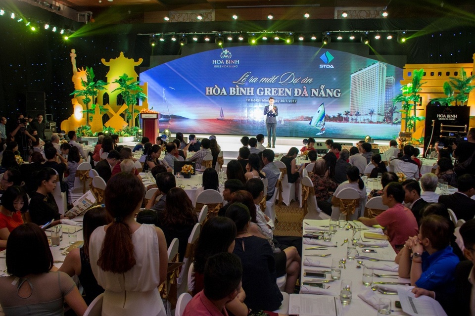 Bùng nổ giao dịch Hòa Bình Green Đà Nẵng tại TP.HCM - 4 100 căn hộ Hòa Bình Green Đà Nẵng dành riêng cho khách hàng TP.HCM với chính sách được trả lại căn hộ sau 1 năm và được nhận lãi suất 10% cho 1 năm đó.