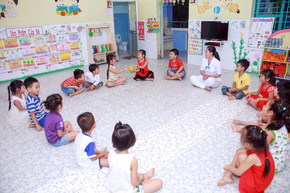 Môi trường giáo dục mầm non làm "say đắm" phụ huynh - 10
Học sinh trường MN Hòa An trong giờ học