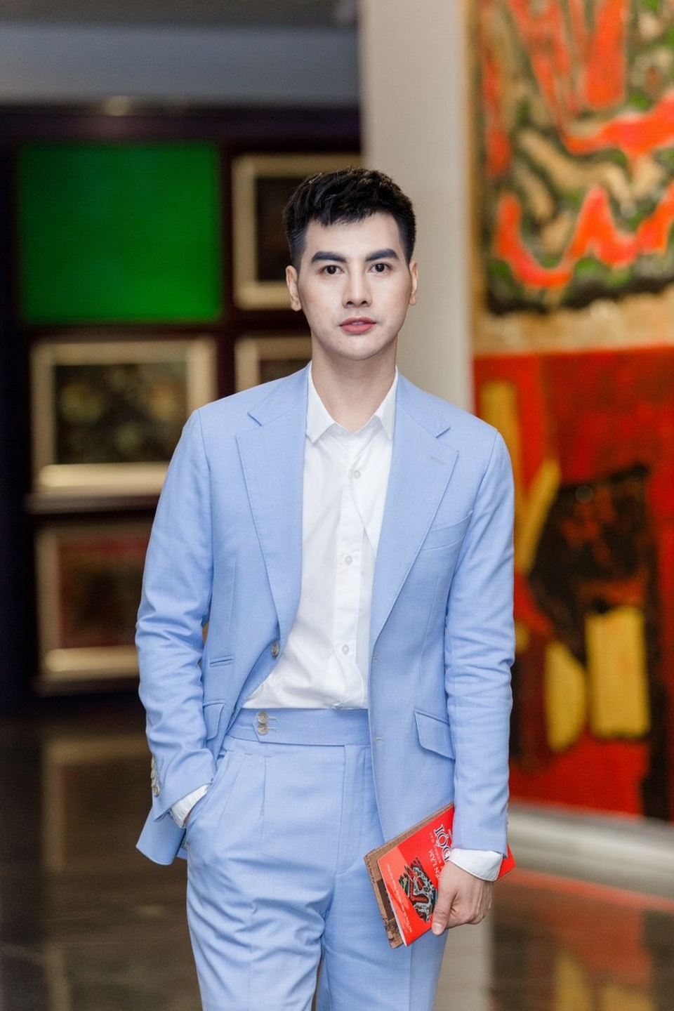 Còn khi được hỏi về những tin đồn tình cảm với nữ diễn viên Thùy Dương “Người phán xử”, Cường Bely bóng gió nói rằng: “Đây không phải là mối quan hệ bạn bè đơn thuần, bởi ngoài những hợp tác công việc thì đó còn là mối tình tri kỉ và hơn thế nữa… bởi Thùy Dương là một cô gái quá yếu đuối cần được che chở”.