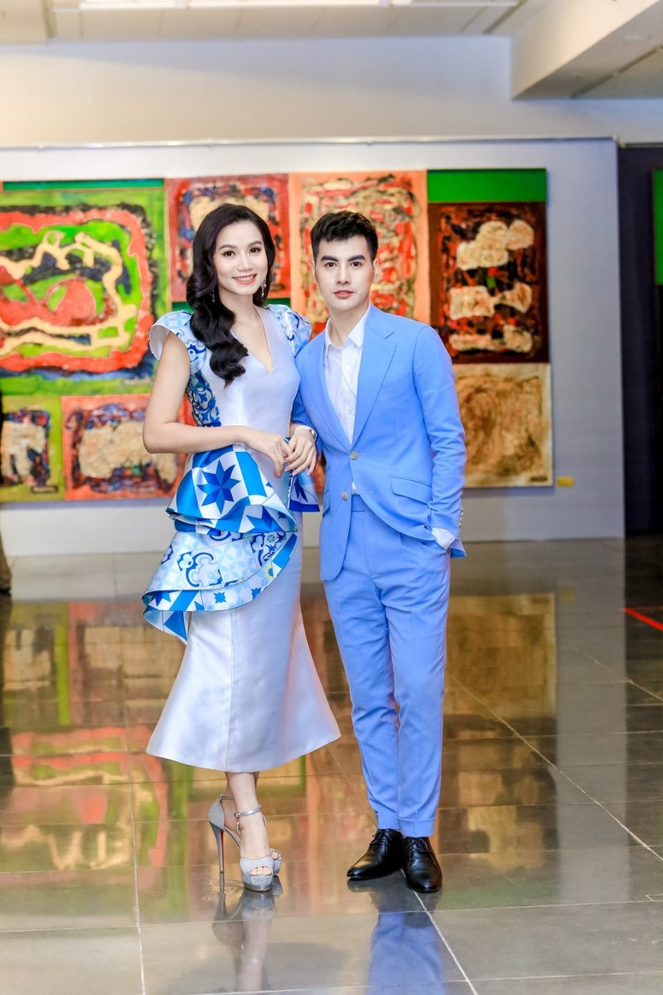 Cường Bely cũng chính là người chọn đồ cho cô đi sự kiện.