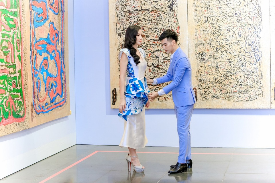 Hiểu được mong muốn của cô nàng “Giang - Hoa cỏ may 3”, Cường Bely đã tự lên ý hoàn thiện cho Lương Giang chiếc đầm đuôi cá trong một ngày.