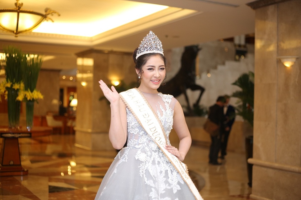 
Hoa hậu Đại dương 2014 Đặng Thu Thảo, người đẹp đang giữ vương miện hoa hậu
