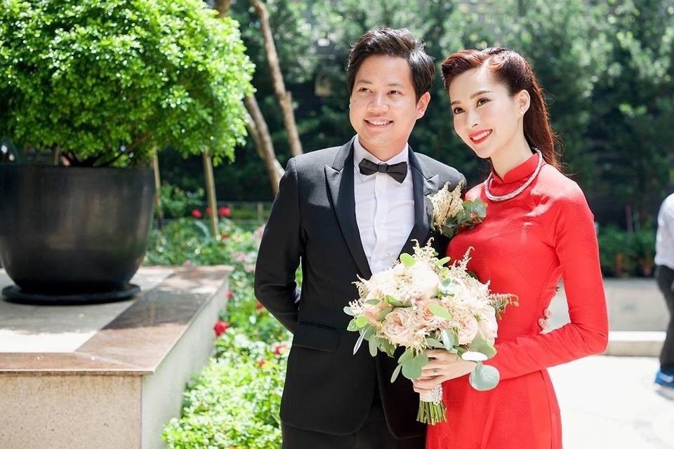 Những đám cưới "gây sốt" của sao Việt trong năm 2017 - 14 Hoa hậu Việt Nam 2012 tiết lộ thông tin về hôn lễ trước đó không lâu khiến nhiều người bất ngờ.