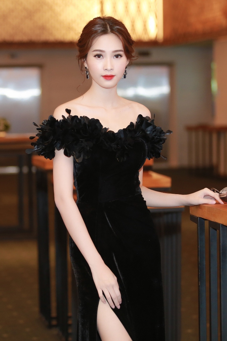 Những Hoa hậu hiếm hoi không “nâng cấp vòng 1”, “đập mặt xây lại” - 7 Đặng Thu Thảo còn theo đuổi gout thời trang nhẹ nhàng, tinh tế.