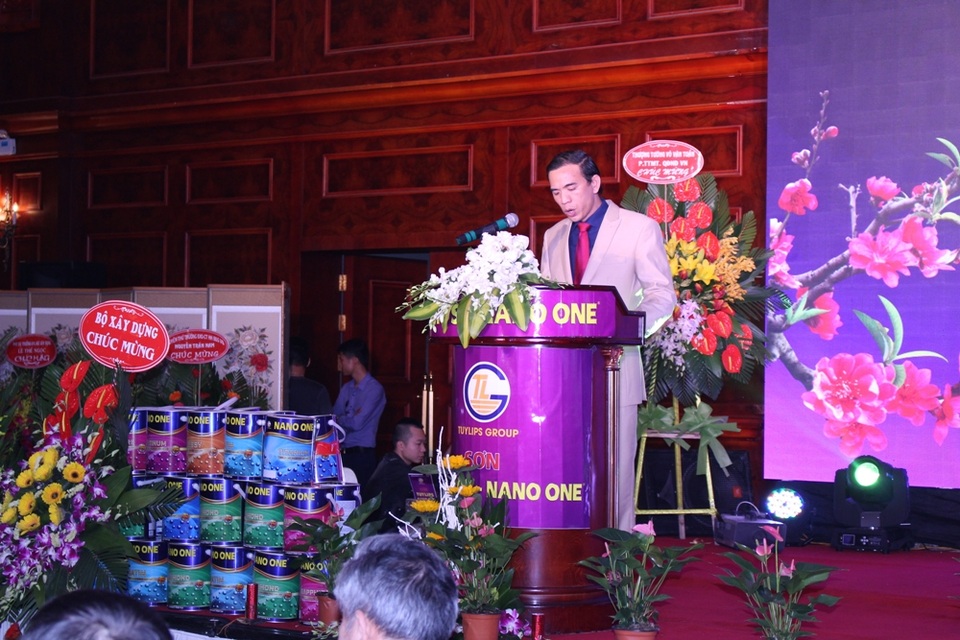 Trải qua 12 năm xây dựng và không ngừng phát triển, công ty cổ phần sản xuất TLG Việt Nam đã tạo được một chỗ đứng vững chắc trong ngành sản xuất sơn xây dựng tại thị trường Việt Nam thông qua hai thương hiệu chính là sơn Tuylips và sơn Nano One, với mẫu mã đa dạng và độ bền cao.