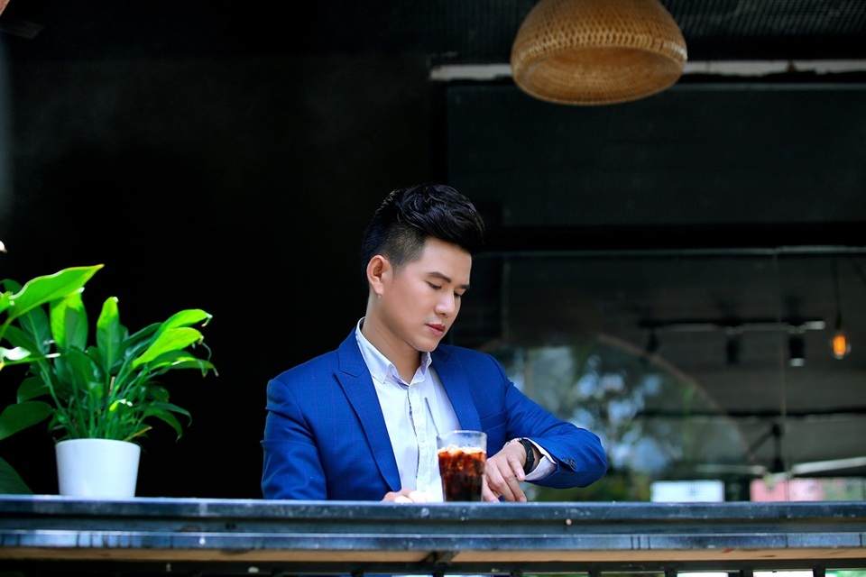 Kịch bản chương trình là Vũ Mạnh Cường hẹn và chờ Mỹ Linh đến để cùng đồng hành trong chương trình.