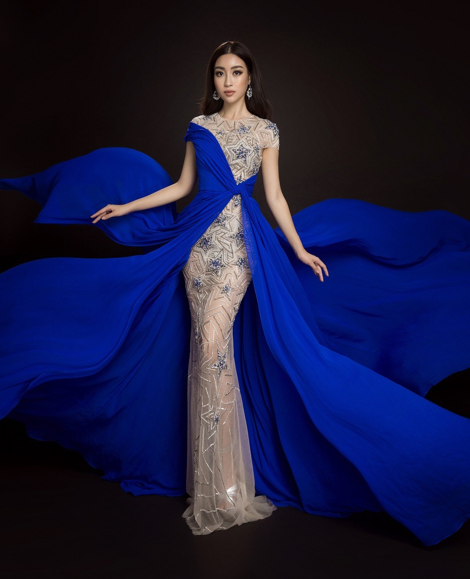 Đỗ Mỹ Linh hé lộ những bộ dạ hội lộng lẫy mang đến Miss World 2017 - 4 Đỗ Mỹ Linh hé lộ những bộ dạ hội lộng lẫy mang đến Miss World 2017 - 4