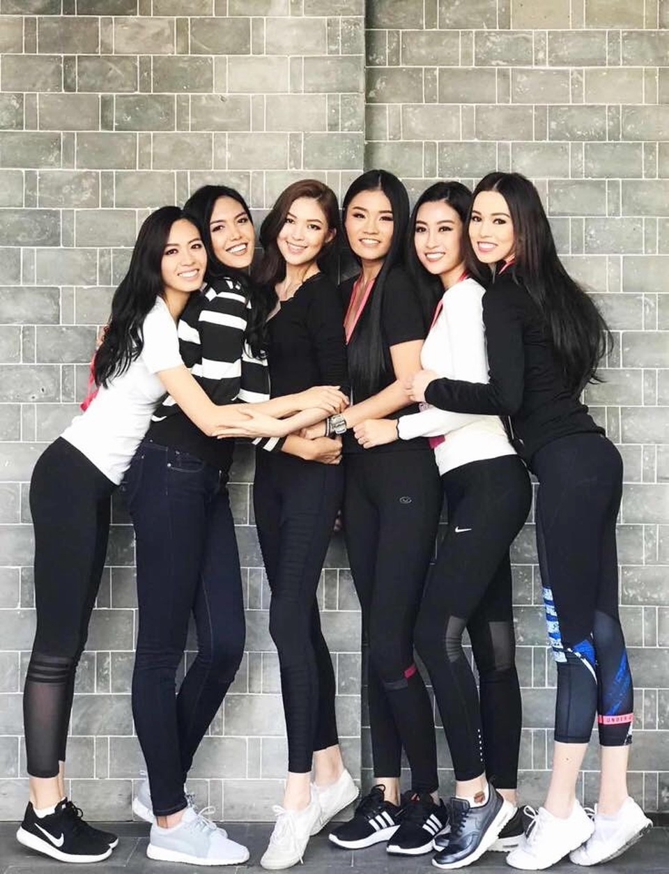 Đỗ Mỹ Linh sắp bước vào vòng đối đầu gay cấn tại Miss World 2017 - 2 Đỗ Mỹ Linh và các thí sinh của Miss World.