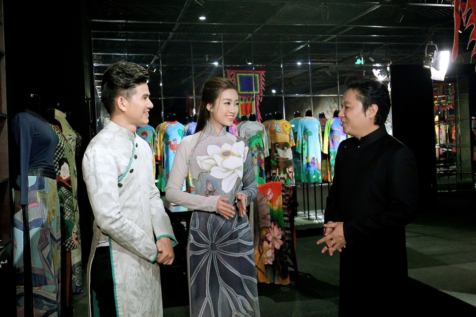 Chương trình Mỹ Linh đảm nhận nói về hành trình của tà áo dài Việt.