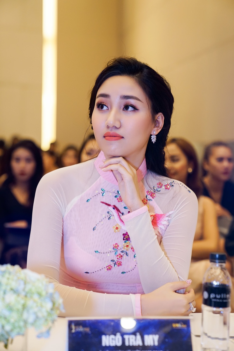 Phạm Hương “ghen tị” với Trà My vì “không biết bao giờ lấy chồng” - 3 Trà My chia sẻ, cô từng giảm gấp 10kg để đi thi Hoa hậu Hoàn vũ Việt Nam nhưng cô khuyên các thí sinh không nên giảm cân bằng cách nhịn ăn giống cô.