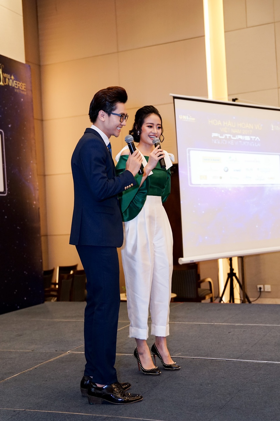 Phạm Hương “ghen tị” với Trà My vì “không biết bao giờ lấy chồng” - 7 MC Công Tố và MC Phí Nguyễn Thùy Linh.