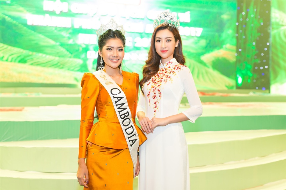 Hoa hậu Mỹ Linh đọ sắc cùng tân Hoa hậu Lào và Campuchia - 3 Hoa hậu Mỹ Linh đọ sắc cùng tân Hoa hậu Lào và Campuchia - 3