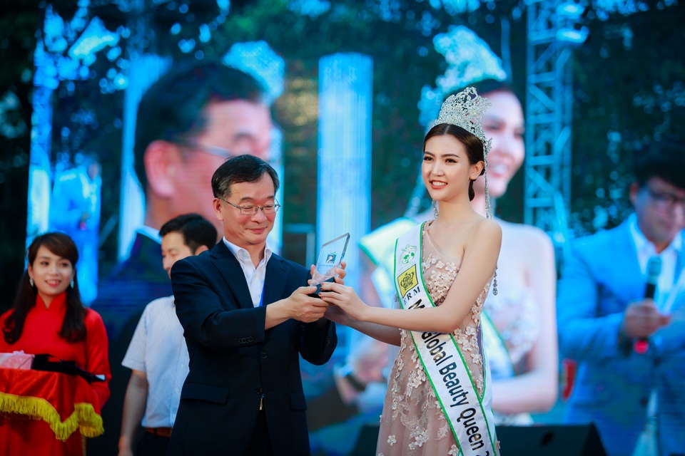 Tại buổi lễ quảng bá, Hoa hậu Ngọc Duyên được chính quyền tỉnh Gangwon - nơi đầu tiên của châu Á đăng cai Thế vận hội mùa đông, bổ nhiệm làm đại sứ quảng bá chính thức.