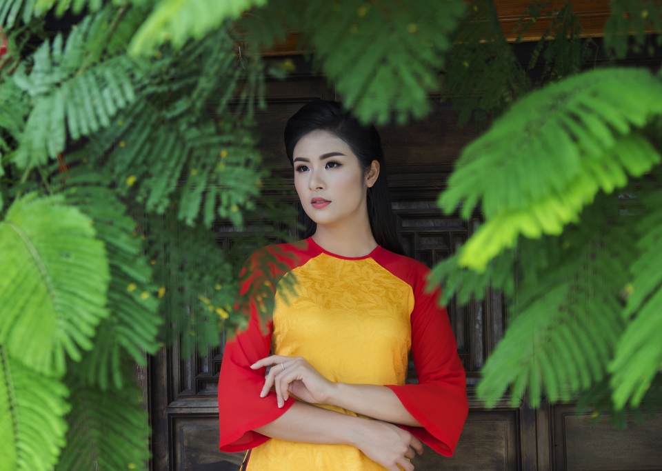 Hoa hậu Ngọc Hân khoe vẻ dịu dàng giữa đồng quê xứ Huế - 18 Hoa hậu Ngọc Hân khoe vẻ dịu dàng giữa đồng quê xứ Huế - 18