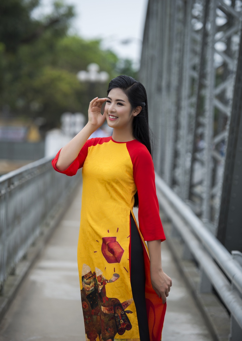 Hoa hậu Ngọc Hân khoe vẻ dịu dàng giữa đồng quê xứ Huế - 14 Hoa hậu Ngọc Hân khoe vẻ dịu dàng giữa đồng quê xứ Huế - 14