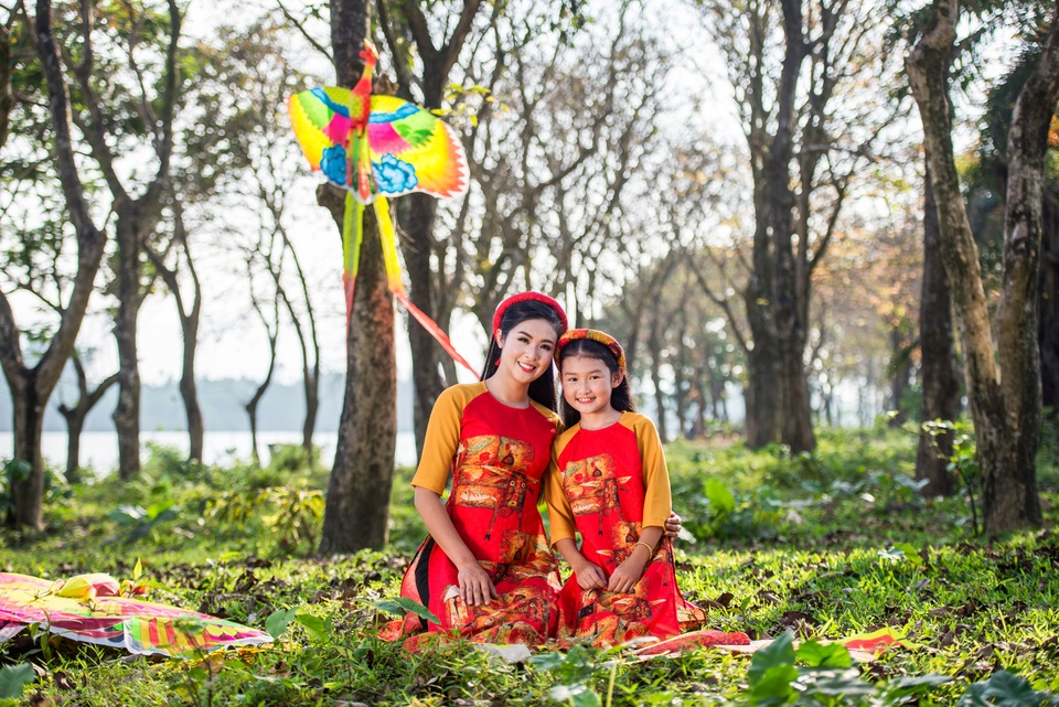 Hoa hậu Ngọc Hân khoe vẻ dịu dàng giữa đồng quê xứ Huế - 9 Hoa hậu Ngọc Hân khoe vẻ dịu dàng giữa đồng quê xứ Huế - 9