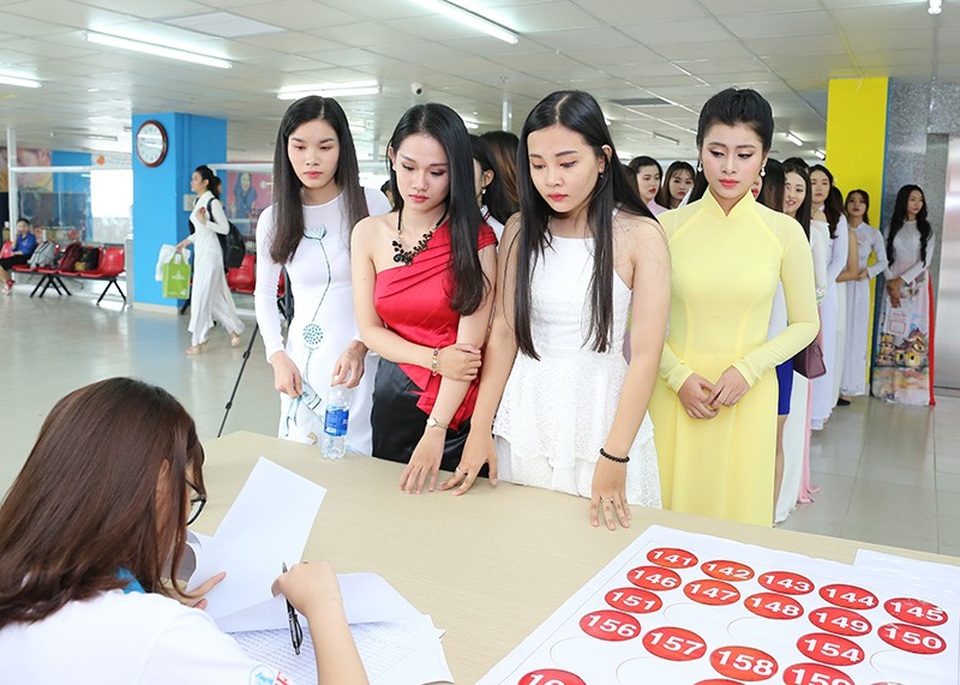 Nhiều gương mặt tiềm năng lộ diện tại sơ khảo Hoa khôi Sinh viên VN 2017 - 2 Nhiều gương mặt tiềm năng lộ diện tại sơ khảo Hoa khôi Sinh viên VN 2017 - 2
