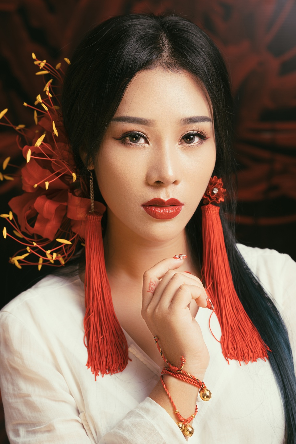 Vợ NSƯT Việt Hoàn gây sốt khi hoá nhân vật trong phim cổ trang ma mị - 1 Hoa Trần hoá nhân vật trong phim cổ trang.